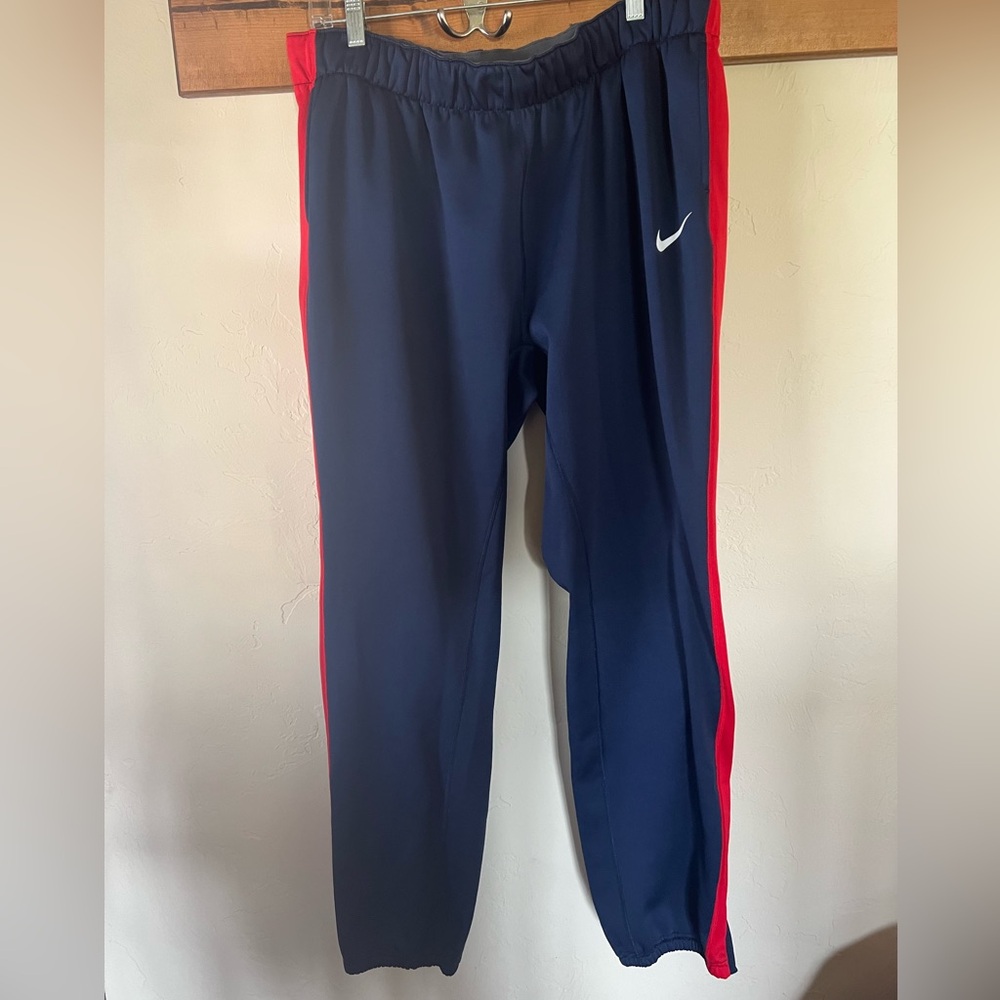 Nike - Womens Therma Fit